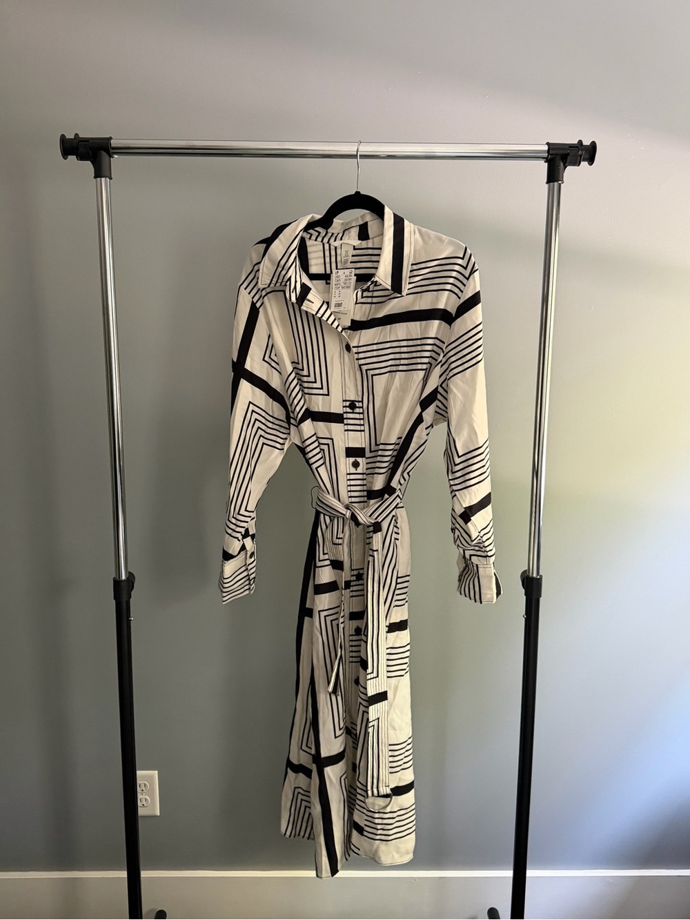 H&M Black and White Geometric Long Sleeve Shirt Dress with Belt
